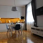 Grey Apartments Kościuszko